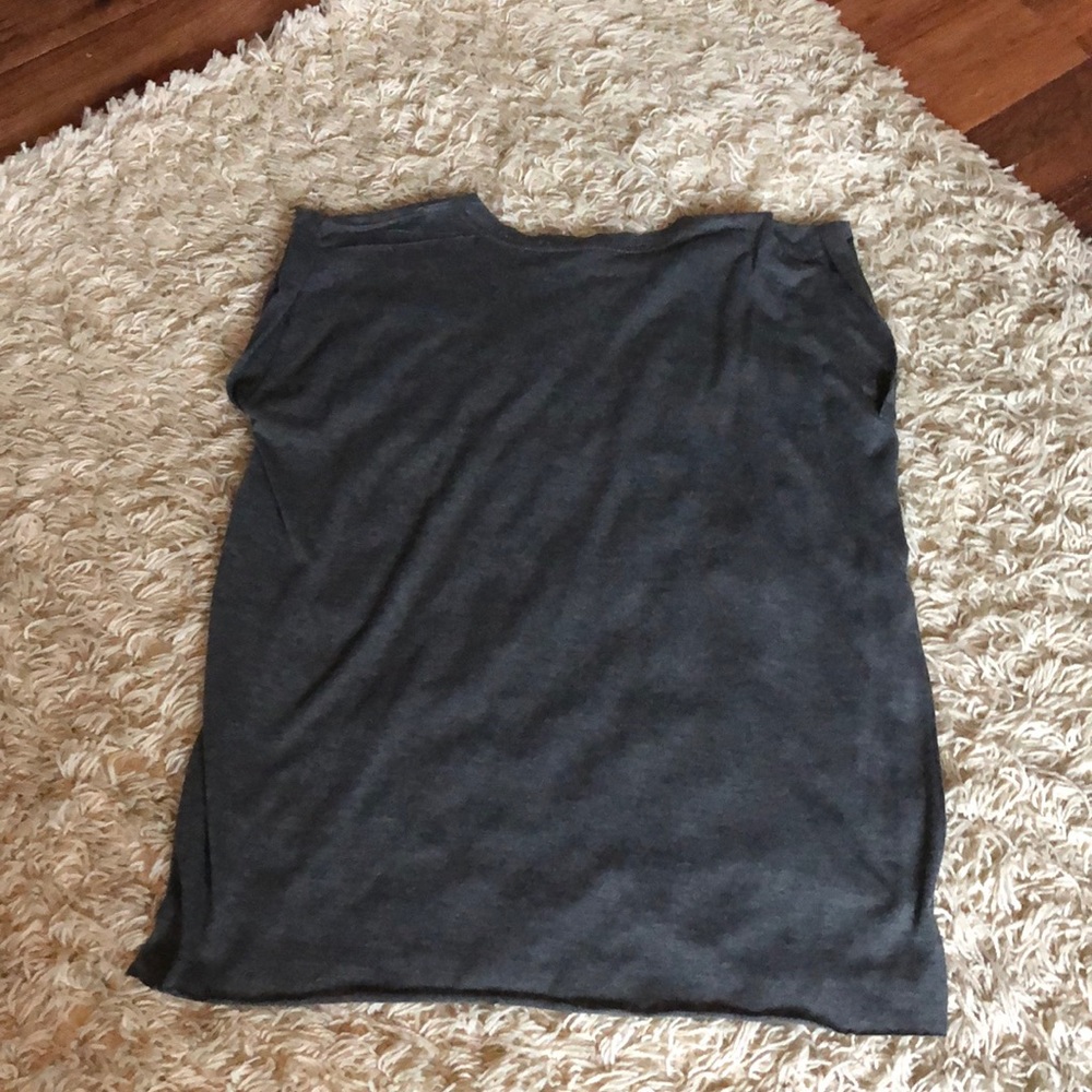 Sleeveless tee - Picture 4 of 4